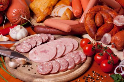 Why nitrates and nitrites in processed meats are harmful – but those in vegetables aren’t High Sodium Foods, No Sodium Foods, Types Of Pizza, Vegan Sausage, Processed Meat, Foods To Avoid, Red Meat, Kefir, Base Foods