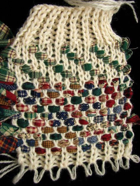 Rag Rug Art, Knitting Machine Top, Rag Rug Weaving, Rag Weaving, Plaid Knitting, Machine Knit, Rug Weaving, Knitting Machine Patterns, Knit Machine