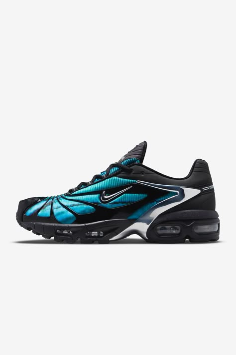 Via Nike SNKRS: https://www.nike.com/nl/launch/t/air-max-tailwind-v-skepta-chrome-blue?sitesrc=snkrsIosShare Nike Skepta, Fashion Promotion, Nike Snkrs, Lux Life, Design Reference, Brooks Sneaker, Bright Blue, Industrial Design, Air Max