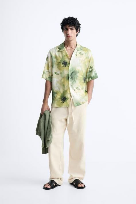 Hawaiian Fashion Men, Hawaiian Men Outfit, Men’s Fashion Spring 2024, Men Printed Shirt Outfit, Hawaii Men Outfit, Zara Mens Outfits, Hawaii Shirt Outfits Men, Resort Outfit Men, Hawaii Shirt Style Men