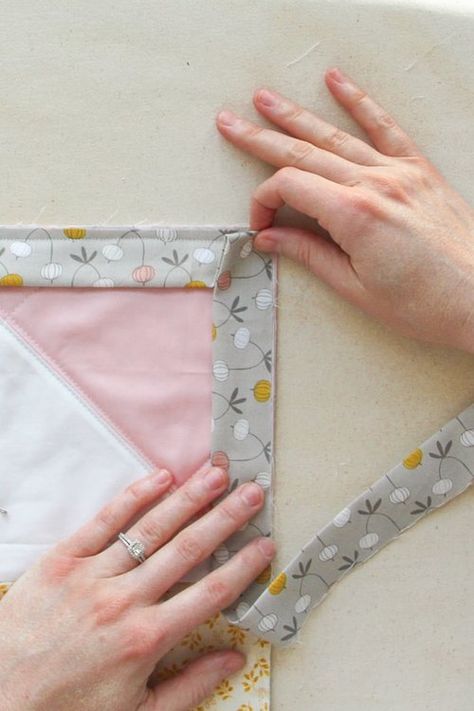 Binding Tips, Machine Binding A Quilt, Binding Quilt, Beginner Quilt Tutorial, Bind A Quilt, Machine Binding, Quilt Binding Tutorial, Binding A Quilt, Quilt Corners