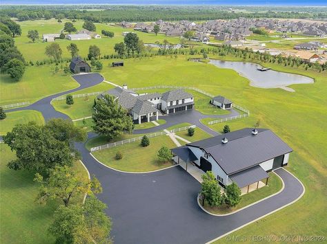 Garage Goals Big Garage House, House With Large Garage, Mansion Garage, Massive Garage, Huge Garage, Garage Goals, Big Garage, First House, Red House