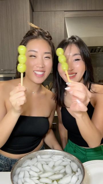 Aylen Park on Instagram: "Tanghulu is such a fun way to eat fruits😂🍇 #tanghulu #fruits #snacks #cooking #mukbang #recipes #chinesesnack #korean #trilingual #spanish #momanddaughter" Grape Tanghulu Recipe, Tanguluhu Recipe, Tongululu Recipe, Tang Hulu Recipe, Tong Hulu Recipe, Thangulu Recipe, Tangerine Recipes Desserts, Tangululu Fruit, Tangululu Recipe