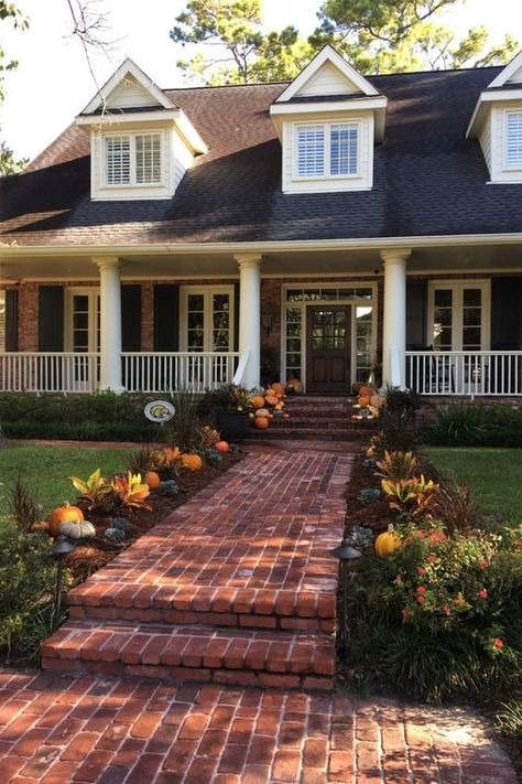 Pumpkins Front Yard, Simple Fall Landscape, Front Yard Autumn Decor, Front Yard Landscaping Around Porch, Modern Fall House Exterior, Autumn Landscaping Front Yard, Landscaping Against Brick House, Fall Outdoor Landscaping, Front Yard Landscaping Fall