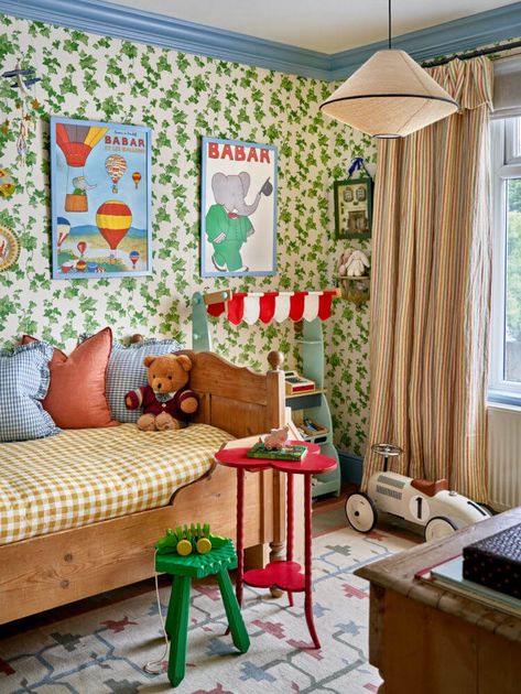 Red Crib Nursery, Snug Playroom Ideas, Eclectic Nursery Gender Neutral, Colorful Nordic Interior, Eclectic Toddler Room, Colourful Toddler Room, Vintage Eclectic Nursery, 70s Kids Room, Whimsical Boys Room