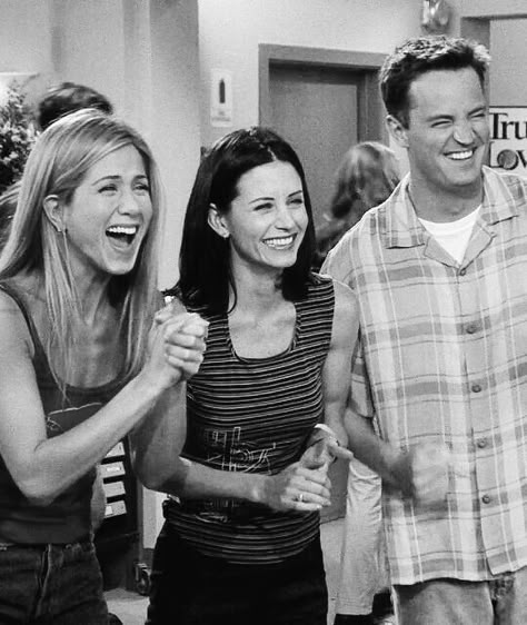 pinterest: nothingmatters Friends Cast, Friends Moments, Monica Geller, Central Perk, Chandler Bing, Matthew Perry, Rachel Green, Friends Show, Friends Tv Show