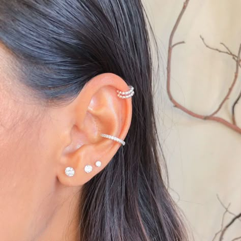 Cuff Piercing Ear, Piercing Minimalist Ear, Ear Piercings Women Aesthetic, Ear Piercings Diamonds, Eat Peircings Women Chart, Type Of Piercings Ears, Ear Piercings Inspo Classy, Pearsings Ear, Celestial Piercings