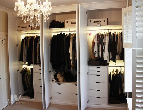 Bedroom Wardrobe Ideas Built Ins, His And Hers Built In Wardrobes, Fitted Wardrobe Interior Layout, Main Bedroom Wardrobe Ideas, Built In Wardrobe Inside, Wardrobe Design Bedroom Interior, Fitted Wardrobe Layout, Inside Of Closet Ideas, Built Wardrobe Ideas