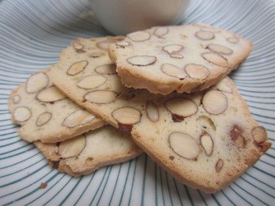 Recipe Crepes, Almond Bread Recipe, Almond Biscotti Recipe, Almond Biscuits, Almond Bread, Guilt Free Snacks, Tasty Dessert, Almond Biscotti, Recipes Cookies