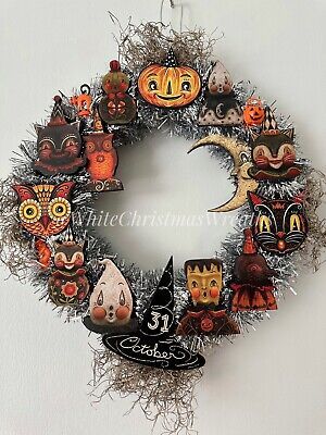 Vintage Halloween Candy, Halloween Wreath Ornaments, Joanna Parker Halloween, Johanna Parker Halloween Decor, Halloween Ornament Wreath, White Christmas Wreath, Halloween Table Decorations, Halloween Ornaments, Halloween Table