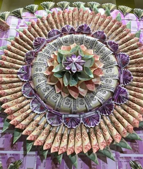 Rose Garland Wedding, Pista Shell Crafts, Money Creation, Handmade Rakhi Designs, Indian Wedding Gifts, Home Flower Decor, Thali Decoration Ideas, Wedding Gift Pack, Money Flowers