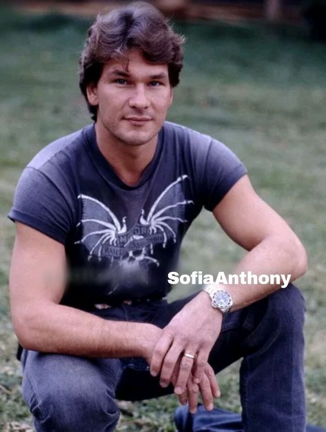 Patrick Swayze Patrick Swazey, Patrick Swayze Dirty Dancing, Outsiders Dally, Dirty Dancing Movie, Strong Woman Tattoos, Patrick Wayne, Handsome Men Quotes, Jennifer Grey, Men Quotes Funny