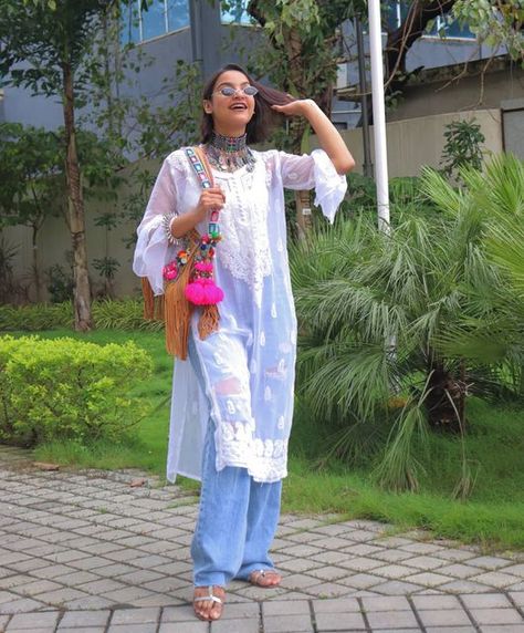 Boho Kurti With Jeans, Boho Look Indian Kurti, Holi Outfits Women Indian White, White Kurta With Jeans Women, White Kurta Outfits Women With Jeans, White Kurti Styling Ideas With Jeans, White Chikankari Kurti With Jeans, White Kurti Outfit Jeans, How To Style Chikankari Kurta With Jeans