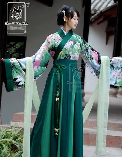 Traditional Asian Dress, Green Kimono, Traditional Chinese Dress, Chinese Clothing, Asian Outfits, Traditional Fashion, Japanese Outfits, Chinese Dress, Japanese Kimono