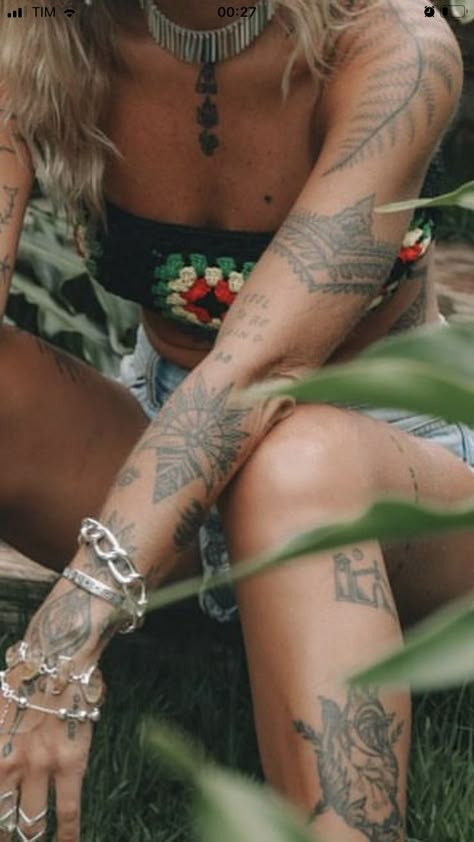 Boho Style Tattoos, Bohemian Tattoo Sleeve, Boho Tattoo Ideas, Bohemian Tattoo, Fern Tattoo, Boho Tattoos, Cool Arm Tattoos, Tattoed Women, Simplistic Tattoos