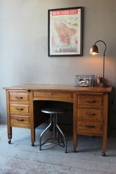 Vintage 1930s Oak Desk | discoverattic Vintage Desk Ideas, Vintage Small Desk, Bookshelf Chair Diy, Refinished Desk, Ikea Brimnes, Vintage Office Desk, Timber Desk, Vintage Oak Desk, Zen Office