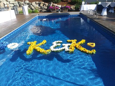 Swimming Pool Haldi Decoration, Haldi Pool Party, Stage Entry, Haldi Carnival, Pool Side Wedding, Pool Flowers, Haldi Decor Ideas, Poolside Wedding, Pool Decorations