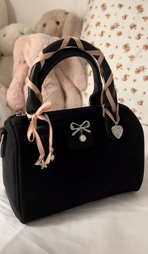 Crocs Bag, Handbags Aesthetic, Purse Decorations, My Style Bags, 일본 패션, Unique Handbag, Luxury Bags Collection, New Food, Girly Bags