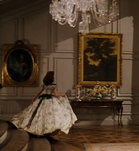 Vivien Leigh Gone With The Wind, Old Movie Aesthetic, Vintage Movie Aesthetic, Gone With The Wind Aesthetic, Old Movies Aesthetic, Old Film Aesthetic, Gone With The Wind Dresses, Ballroom Aesthetic, Old Hollywood Aesthetic