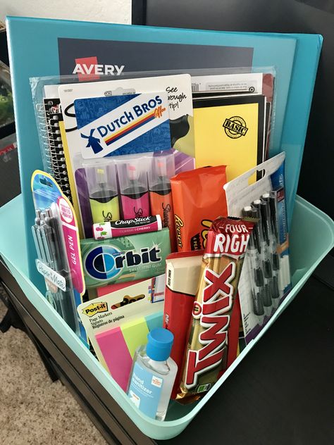 Back to School gift basket for teen School Supplies Gift Basket College, School Supplies Basket Gift, College Survival Basket, Back To School Basket For Boyfriend, Back To School Hamper, Grad School Gift Basket, Back To School Gift Basket College, School Supply Gift Basket, Exam Basket Gift Ideas