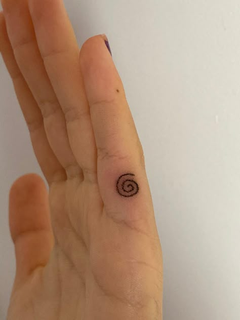 Stick And Pokes, Spiral Tattoos, Stick Poke Tattoo, Stick Poke, Funky Tattoos, Unique Tattoo Ideas, Muster Tattoos, Handpoke Tattoo, Stick N Poke Tattoo