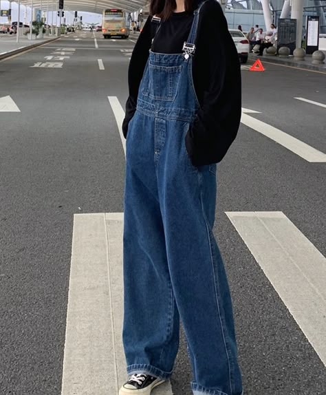 Loose fit Large front pocket Straight cut jeans Perfect for casual park dates Denim Jumper Pants, Dungaree Outfit, Baggy Overalls, Jumper Pants, Overalls Outfit, Jumper Outfit, Denim Jumper, Y2k Preppy, Baggy Pants