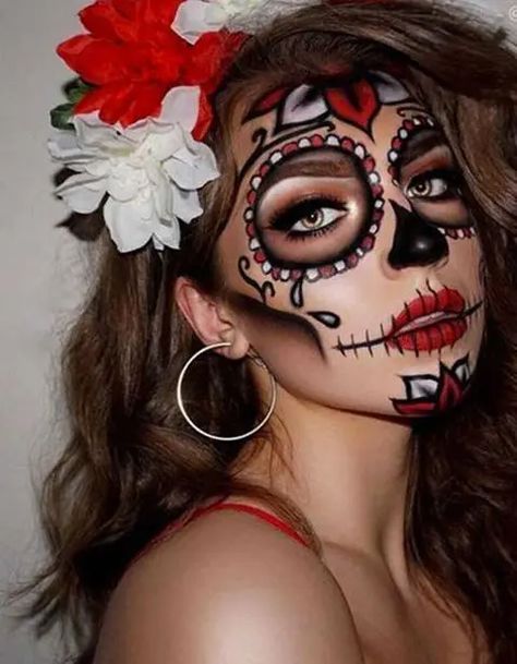 30+ Insane Yet Pretty Halloween Makeup Ideas | Easy Halloween Makeup Day Of The Dead Makeup, Easy Halloween Makeup, Halloween Make-up Looks, Holloween Makeup, Dead Makeup, Joker Makeup, Cute Halloween Makeup, Halloween Makeup Diy, Halloween Beauty