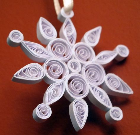 Join me at www.quillingcafe.com and show off your quillings. Neli Quilling, Snowflake Quilt, Quilling Pattern, Arte Quilling, Paper Quilling For Beginners, Paper Quilling Flowers, Art Quilling, Quilling Christmas, Paper Quilling Patterns