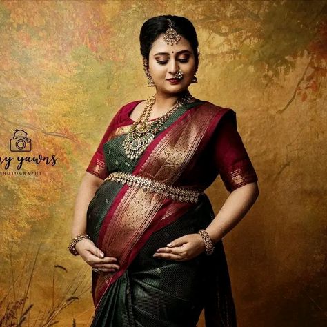 Metarnity Photoshoot Indian In Saree, Maternity Photography Saree Poses, Seemantham Sarees, Seemantham Stills, Seemantham Photo Poses, Valaikappu Photoshoot, Srimantham Sarees, Traditional Pregnancy Photoshoot, Sreemantham Poses