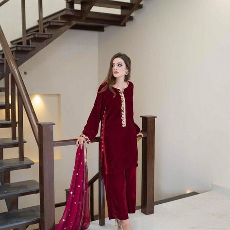 Too much trending velvet dresses ideas Suit With Tulip Pants, Wine Velvet Suit, Botas Outfit, Velvet Suit Design, डिजाइनर कपड़े, Velvet Kurta, Velvet Dupatta, Tulip Pants, Estilo Hijab