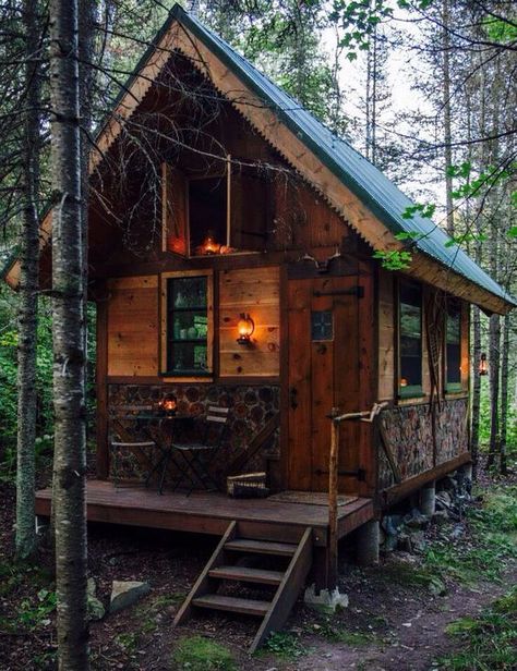 10 tiny cabins that will make you want to live small Rustic Tiny House, Wooden Cabin, Small Log Cabin, Cabin Tiny House, Hunting Cabin, Tiny Cabins, Wooden Cabins, Cabin Living, Little Cabin