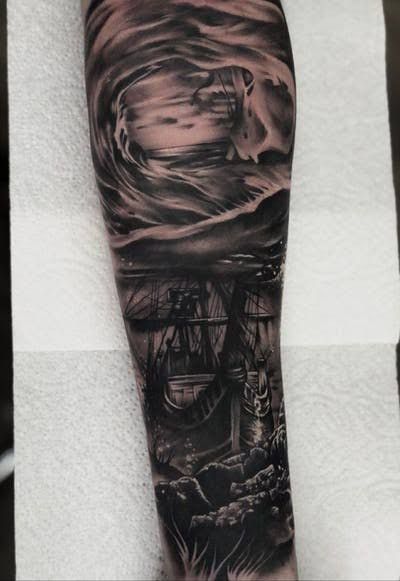 Wave Tattoo Filler, Shipwreck Tattoo Sleeve, Underwater Shipwreck Tattoo, Waves Sleeve Tattoo, Ship Tattoos For Men, Ship Wreck Tattoo, Shipwreck Underwater, Mermaids Tattoo, Shipwreck Tattoo