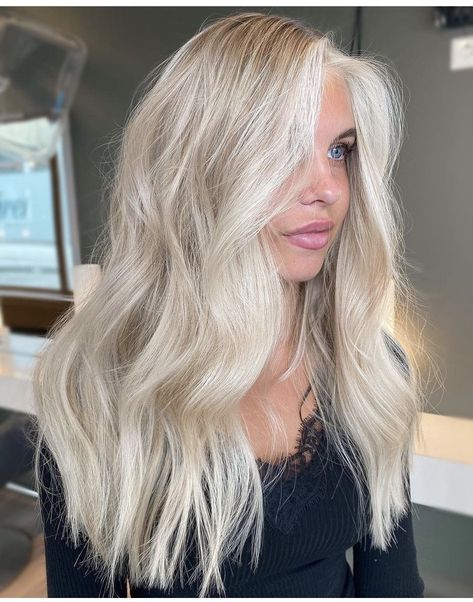 Rooty Icy Blonde Hair, Natural Light Blonde Balayage, Natural Blonde With Platinum Highlights, Bright Blonde Winter Hair, Icy Blonde Hair Pale Skin, Icy Blonde Hair Inspiration, Heavy Highlight With Money Piece, Cool Bright Blonde Hair, Bright Blonde Front Pieces