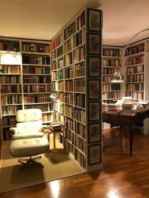 Lots Of Books, Home Library Rooms, Dream Library, Library Room, Home Library Design, Home Libraries, Library Design, Dream House Interior, Reading Room