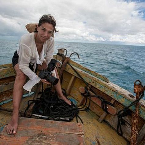 Truly enjoyed seeing National Geographic Photographer & Marine Biologist Cristina Mittermeier #nationalgeographic #cristinamittermeier #photography #roythompsonhall Piercings Black, Painting Tattoos, National Geographic Photographers, Wildlife Biologist, Piercings Ear, Boris Vallejo, Become A Photographer, Wildlife Photographer, Face Paintings