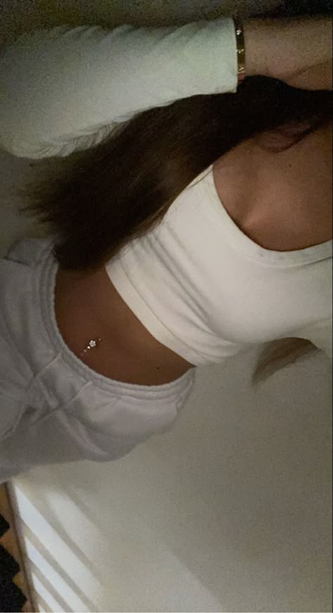 Snap Selfie, Girl Sweatpants, Brunette Hair With Highlights, Mode Zara, Pretty Brunette, Girl With Brown Hair, Fake Account, Snap Friends, Body Outfit