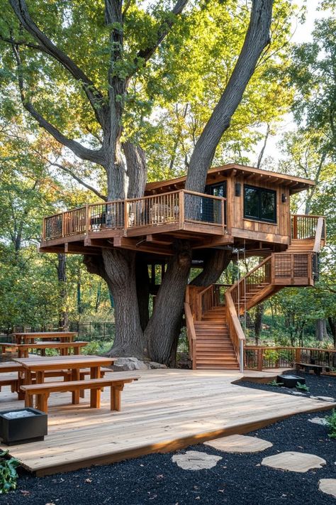 20 Luxury Tree Houses You Dreamed of As a Child Tree House Cabin Plans, Tree House Guest House, Container Tree House, Tree House Cabins, Tree House With Swings, Tree House Adults, Tree Houses For Adults, House With Tree Inside, Tropical Tree House