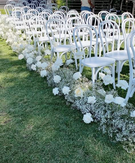 Ceremony Flowers Aisle, Wedding Aisle Outdoor, Black And White Wedding Theme, Wedding Isles, Aisle Decorations, White Roses Wedding, Aisle Flowers, White Wedding Theme, Wedding Aisle Decorations