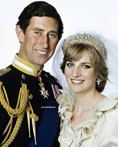 Princess Diana Spencer on Instagram: “39 years ago today on Wednesday, July 29, 1981, Lady Diana Spencer, a 20 year old kindergarten teacher, married Charles, Prince of Wales,…” Prince Charles Wedding, Charles And Diana Wedding, Camila Parker, Princess Diana Wedding, Prince Charles And Diana, Prins William, Prinz Charles, Princesa Real, Diana Wedding