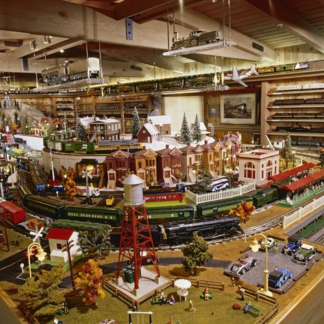 Lionel Trains Layout, Toy Train Layouts, Lionel Train Sets, Train Projects, Hobby Trains, Toy Trains Set, Toy Trains, Lego Trains, Model Train Sets