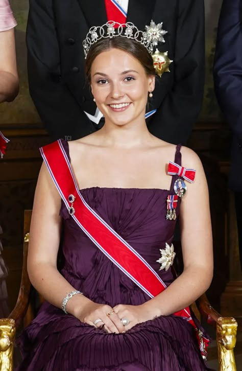 Princess Ingrid Alexandra’s Birthday Gala: Three Royal Tiara Debuts! Birthday Tiaras, Princess Ingrid Alexandra Of Norway, Gala Attire, Birthday Gala, Norwegian Royalty, Royal Family Portrait, Ingrid Alexandra, Greek Royal Family, Birthday Tiara