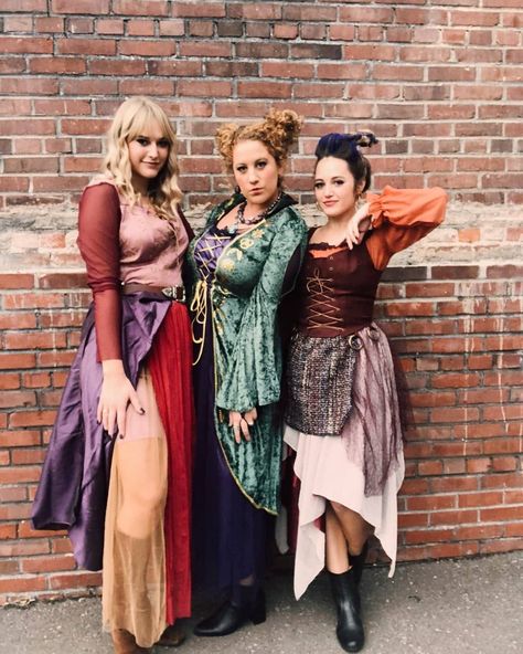 Sanderson Sisters Costumes Diy, Hocus Pocus Costume Diy, Sanderson Sisters Costumes, Hocus Pocus Halloween Costumes, Sister Halloween Costumes, Witch Costume Diy, Hocus Pocus Costume, Epic Halloween Costumes, Sister Costumes