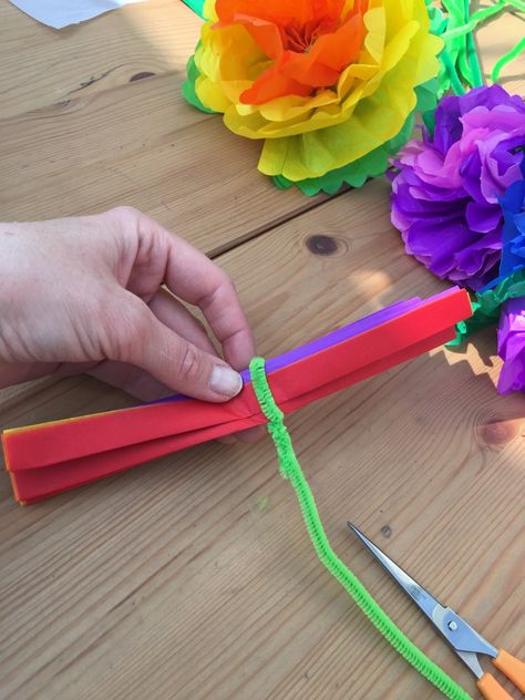 Tissue Paper Flowers – Make Time Together Making Tissue Paper Flowers, Tissue Paper Flowers Easy, Paper Flowers For Kids, Tissue Paper Crafts, Tissue Flowers, Easy Paper Flowers, Paper Flower Crafts, Florist Shop, Tissue Paper Flowers