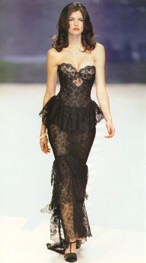 chanel couture ss95 worn by stephanie seymour 90s Black Tie Dress, Stephanie Seymour Runway, 90s Ball Gown, Stephanie Seymour 90s, 90s Gown, Brat Pack, Stephanie Seymour, 90s Runway Fashion, Chanel Runway