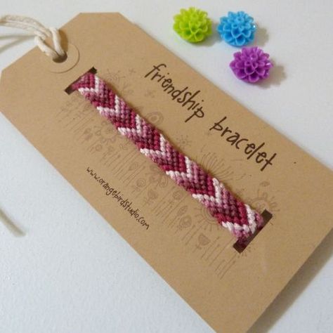 Friendship Bracelet | Bracelet packaging, Friendship bracelets, Bracelet display Bracelet Packaging, Packaging Diy, Craft Fair Displays, Craft Show Displays, Bracelet Love, Bracelet Display, Craft Show Ideas, Packaging Ideas, Bracelet Crafts