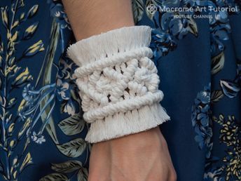 Diy Macrame Bracelet Tutorial, Diy Macrame Bracelet, Macrame Fashion, Kids Hairband, Macrame Clothes, Collar Macrame, Easy Macrame, Macrame Colar, Macrame Bracelet Tutorial