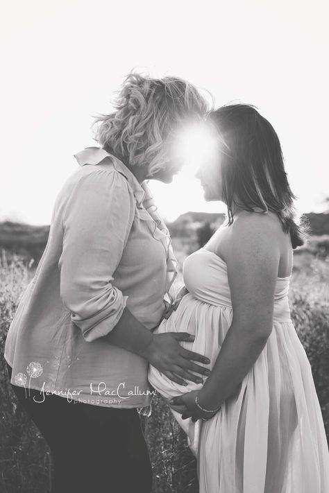 maternity photography, pose with two moms, golden hour Maternity Photos With Mom And Grandma, Maternity Shoot With Grandma, Mom Poses, Mother Daughter Maternity, Pregnant Photos, Two Moms, Maternity Photography Poses Pregnancy Pics, Maternity Picture, Maternity Shoots