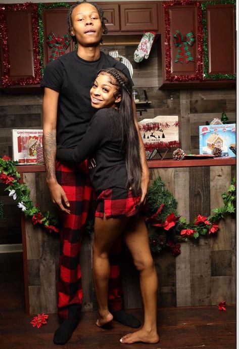 Matching Christmas Pajamas Couples Black, Christmas Pics With Boyfriend, Couple Christmas Pictures Black People, Couple Christmas Pajamas Black People, Christmas Pjs Couple, Couple Christmas Photoshoot, Matching Christmas Pajamas Couples, Christmas Photoshoot Ideas, Black Celebrity Couples