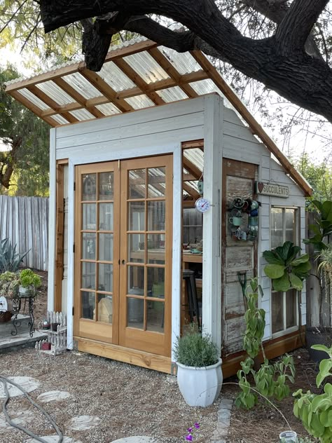 Small Garden Shed Ideas, Gardening Shed, Garden Shed Ideas, Small Garden Shed, Ideas Garden Design, Diy Greenhouse Plans, Shed Ideas, Outdoor Greenhouse, Greenhouse Shed