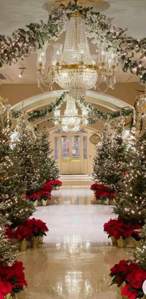 Luxury Christmas Wedding, Christmas Wedding Trees, Extravagant Christmas Decor, Christmas Wedding Elegant, Elegant Christmas Wedding Ideas, Christmas Wedding Decorations Receptions, Christmas Wedding Color Palette, Christmas Wedding Ideas Elegant, Christmas Wedding Tree